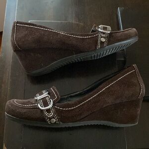 Women’s Marc Fisher brown suede wedge heel; size 6